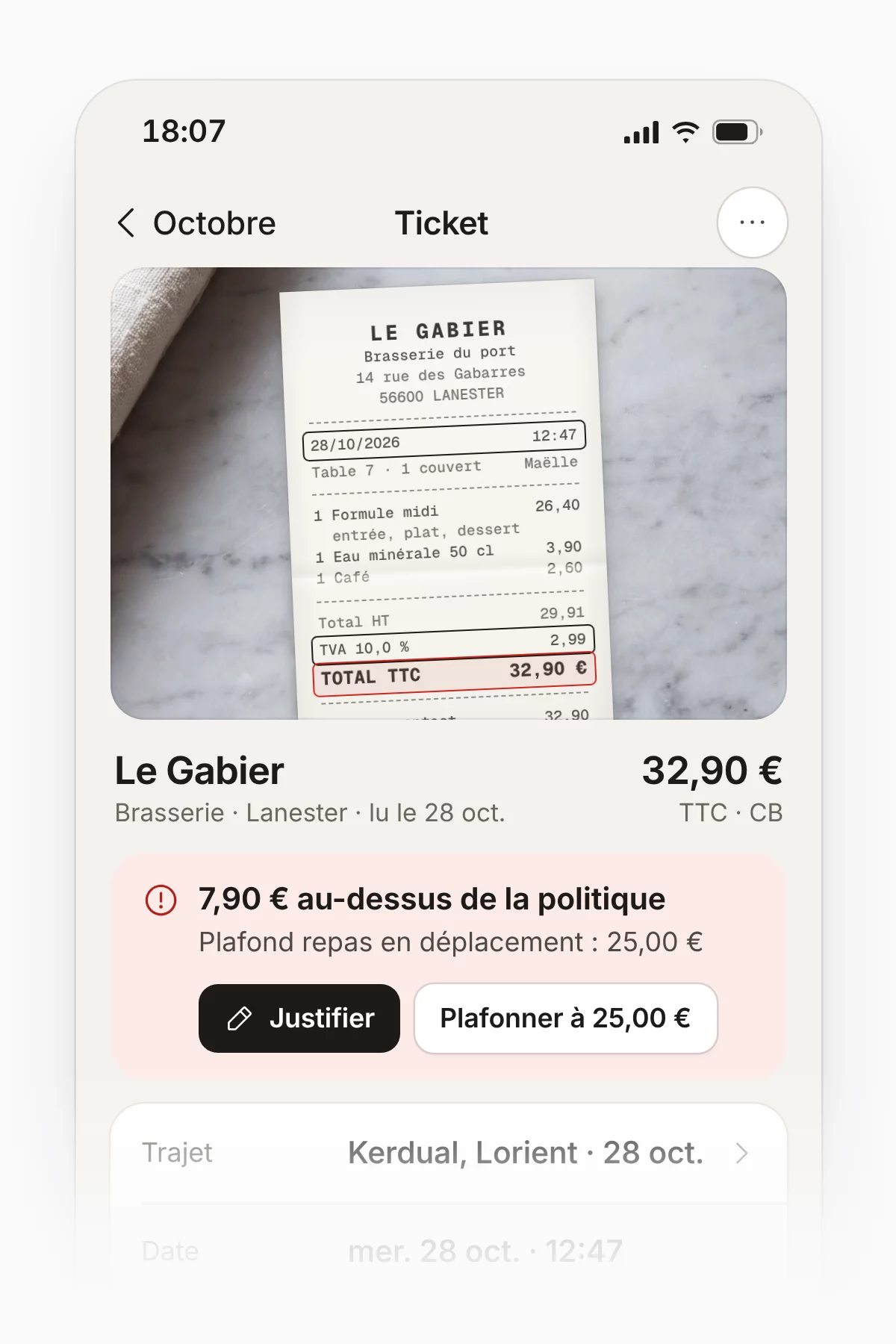 Le ticket du déjeuner du 28 octobre, rouvert le jeudi à 18 h 07 : 32,90 €, 7,90 € au-dessus du plafond repas de 25,00 €, avec les boutons Justifier et Plafonner