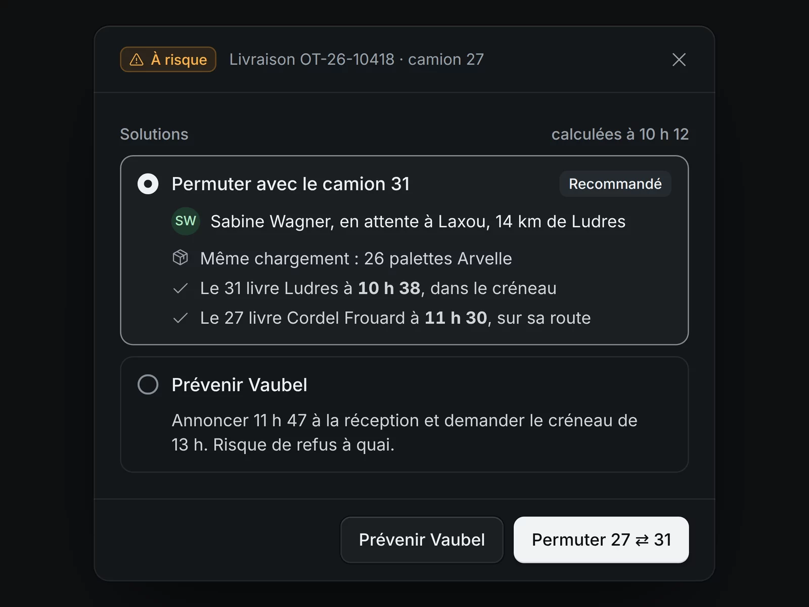 Les solutions calculées à 10 h 12 : permuter avec le camion 31, recommandé, ou prévenir la plateforme et demander le créneau de 13 h