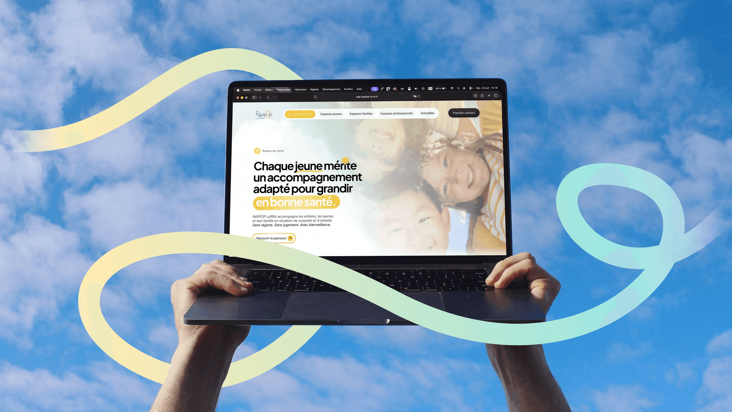Site RéPPOP LyRRA affiché sur un MacBook — page d'accueil « Chaque jeune mérite d'être accompagné »